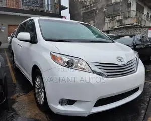 Toyota Sienna 2013 White