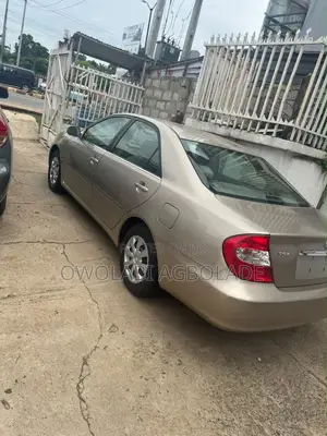 Toyota Camry LE 4dr Sedan (2.4L 4cyl 4A) 2004 Gold
