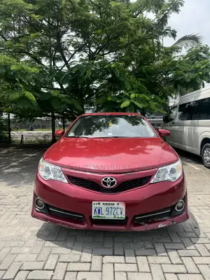 Toyota Camry XLE 4dr Sedan (2.5L 4cyl 6A) 2012 Red