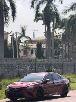 Toyota Camry SE FWD (2.5L 4cyl 8AM) 2018 Red