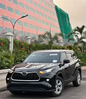 Toyota Highlander LE 2021 Black