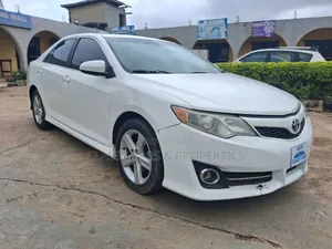 Toyota Camry SE 4dr Sedan (2.5L 4cyl 6A) 2013 White