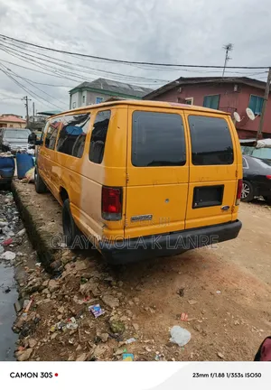 Clean Tokunbo FORD BUS