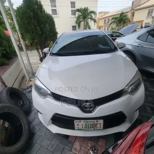 Toyota Corolla LE 4dr Sedan (1.8L 4cyl CVT) 2015 White