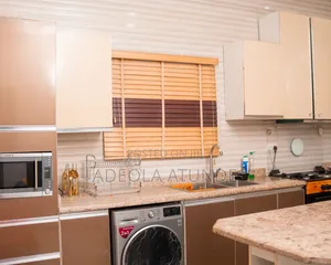 Comfortable Private Bedroom in a Stylish Shared 3-Bedroom Apartment
