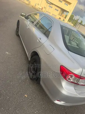 Toyota Corolla LE 4dr Sedan (1.8L 4cyl 4A) 2013 Silver