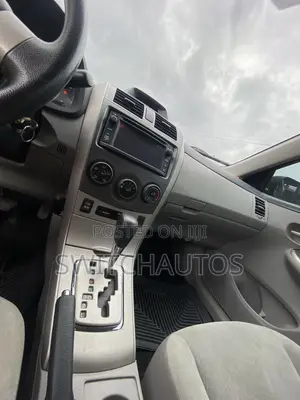 Toyota Corolla LE 4dr Sedan (1.8L 4cyl 4A) 2013 Gray