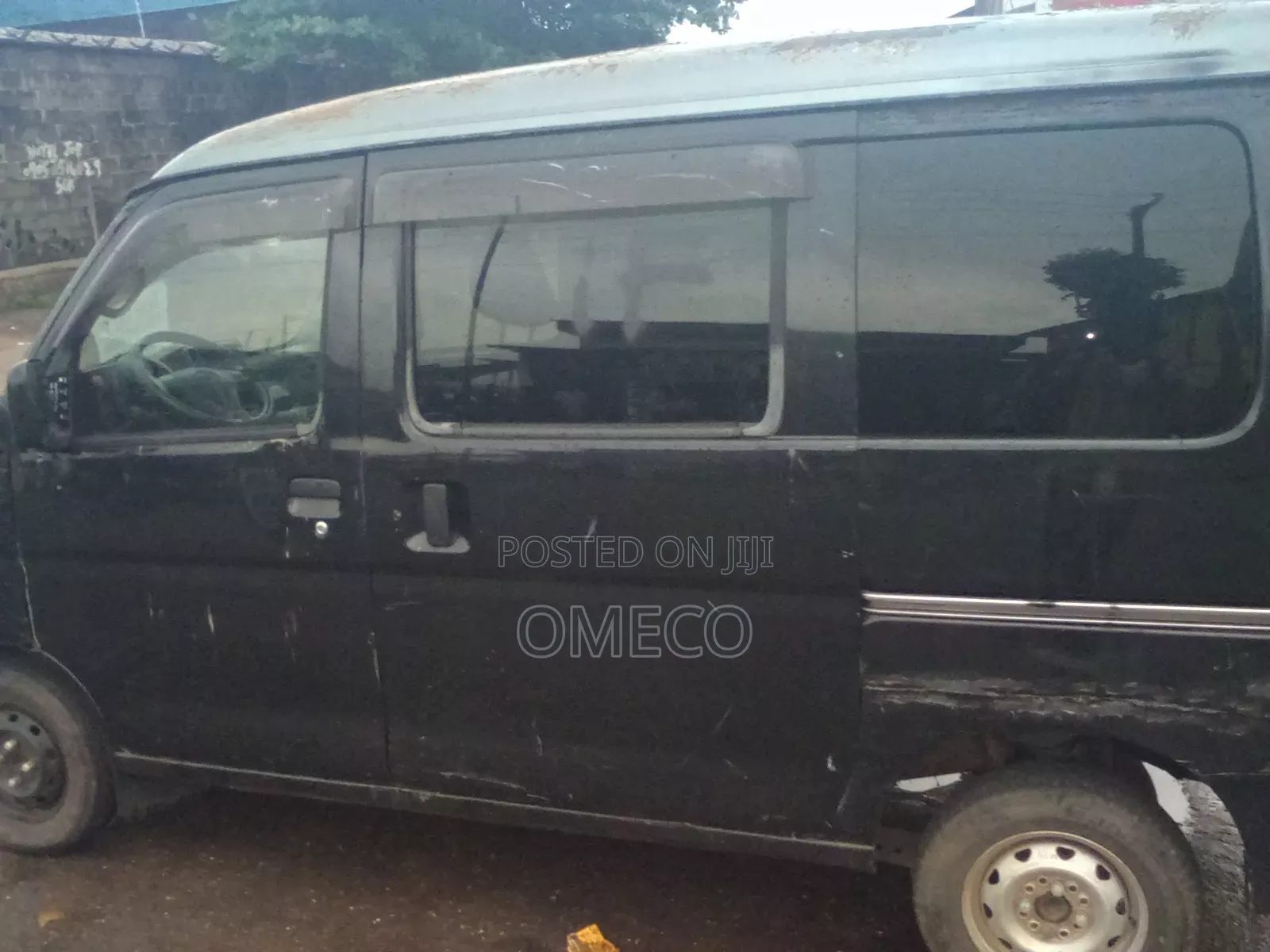 Bus 2025 Black