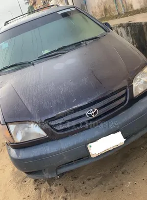 Toyota Sienna 2002 Red