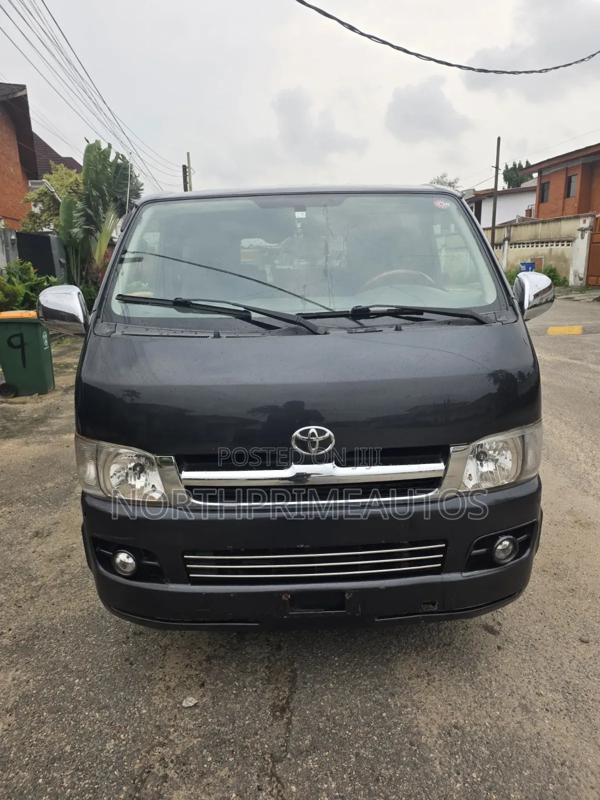 Toyota HiAce 2013 Black