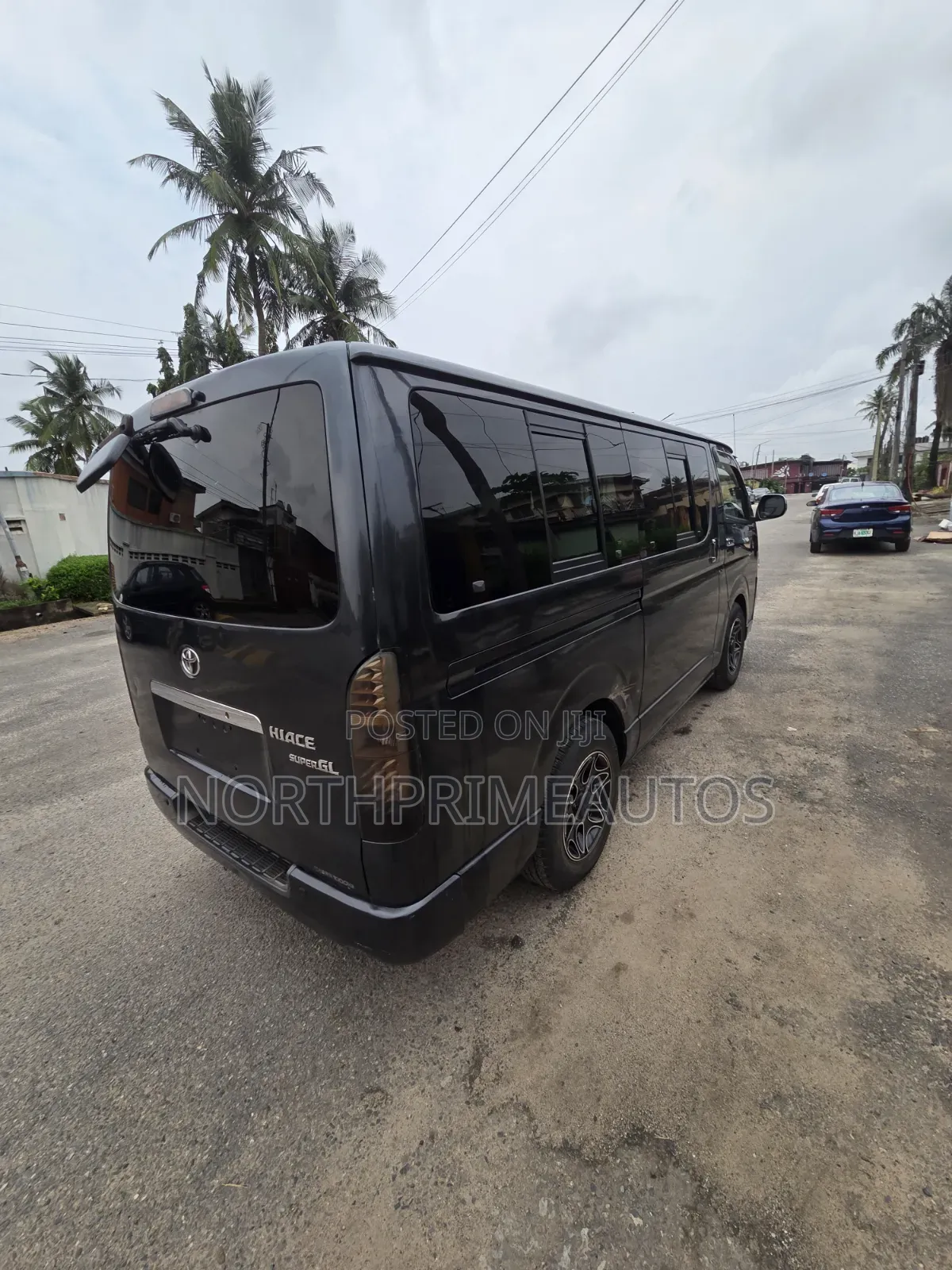 Toyota HiAce 2013 Black