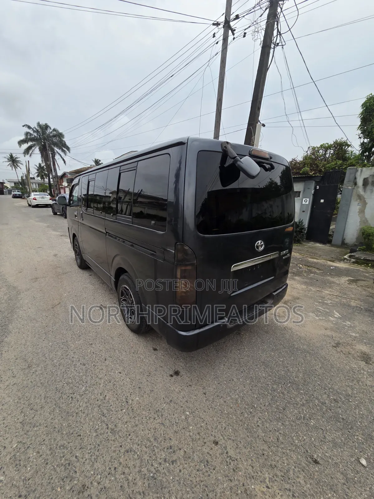 Toyota HiAce 2013 Black