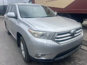 Toyota Highlander 3.5L 4WD 2013 Silver
