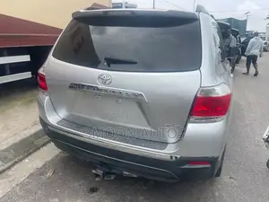 Toyota Highlander 3.5L 4WD 2013 Silver