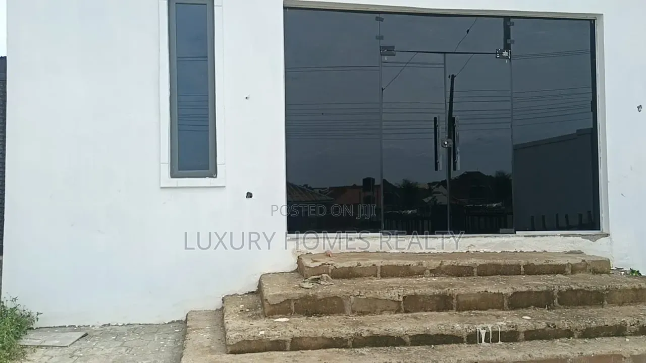 Shopping Complex With Solar System