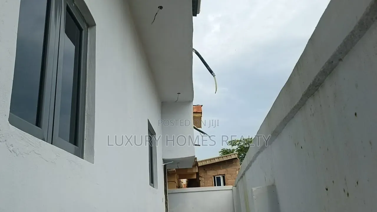 Shopping Complex With Solar System