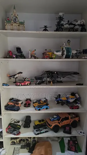 Selling ALOT of LEGO