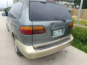 Toyota Sienna 1999 Green