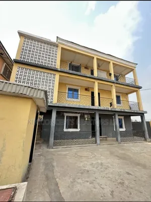 18bdrm Block of Flats in Ajibade Area, Ibadan for sale