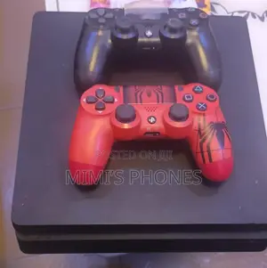 PS4 Slim Hacked With 2pads and 6games