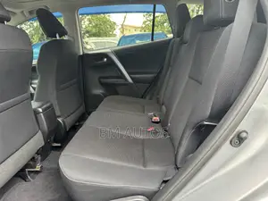 Toyota RAV4 XLE AWD (2.5L 4cyl 6A) 2017 Silver