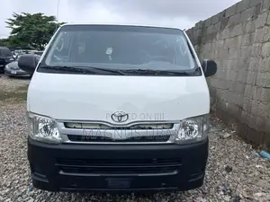 Toyota HiAce 2011 White