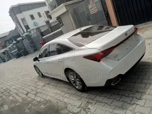 Toyota Avalon XLE FWD Sedan (3.5L V6 8A) 2019 White