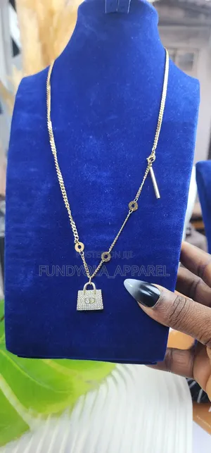 Luxe Tote Mini Pendent Chain