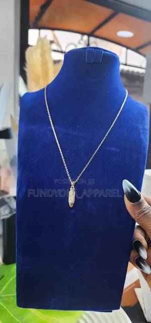 Urban Edge Crystal Cylinder Chain