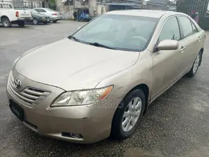 Toyota Camry XLE 4dr Sedan (2.4L 4cyl 5A) 2009 Gold