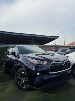 Toyota Highlander XLE 2022 Blue