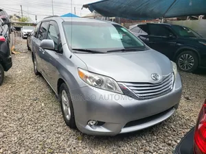 Toyota Sienna 2012 Silver