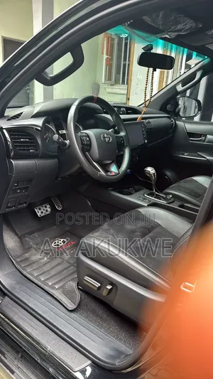 Toyota Hilux 2023 Black