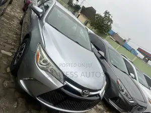 Toyota Camry LE 4dr Sedan (2.5L 4cyl 6A) 2015 Silver
