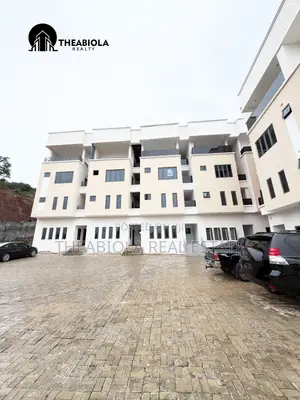 5bdrm Townhouse/Terrace in Guzape, Abuja for sale
