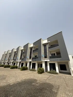 5bdrm Townhouse/Terrace in Lifecamp, Abuja for sale
