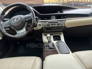 Lexus ES 2017 Red