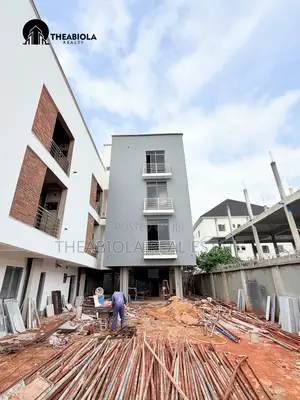 4bdrm Apartment in Jahi, Abuja for sale