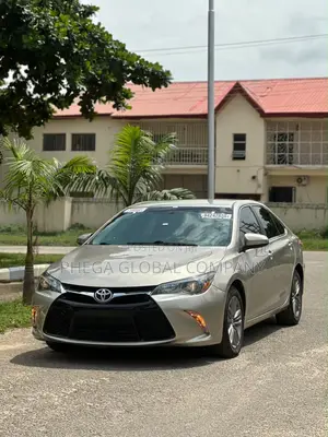 Toyota Camry SE 4dr Sedan (2.5L 4cyl 6A) 2015 Gold