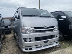 Toyota HiAce 2010 Silver