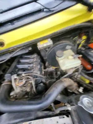 Mercedes-Benz 1824 1989 Yellow