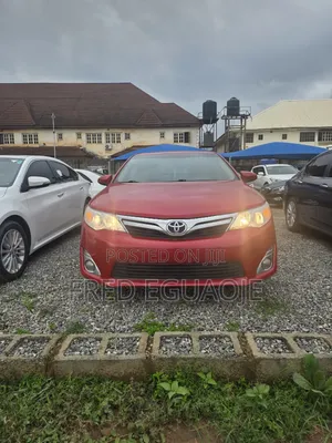 Toyota Camry XLE 4dr Sedan (2.5L 4cyl 6A) 2012 Red