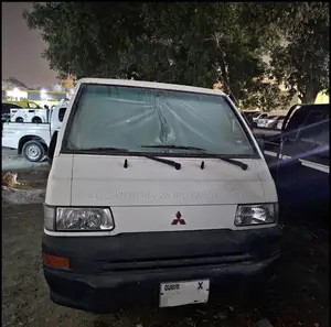 Mitsubishi L300 2006 White