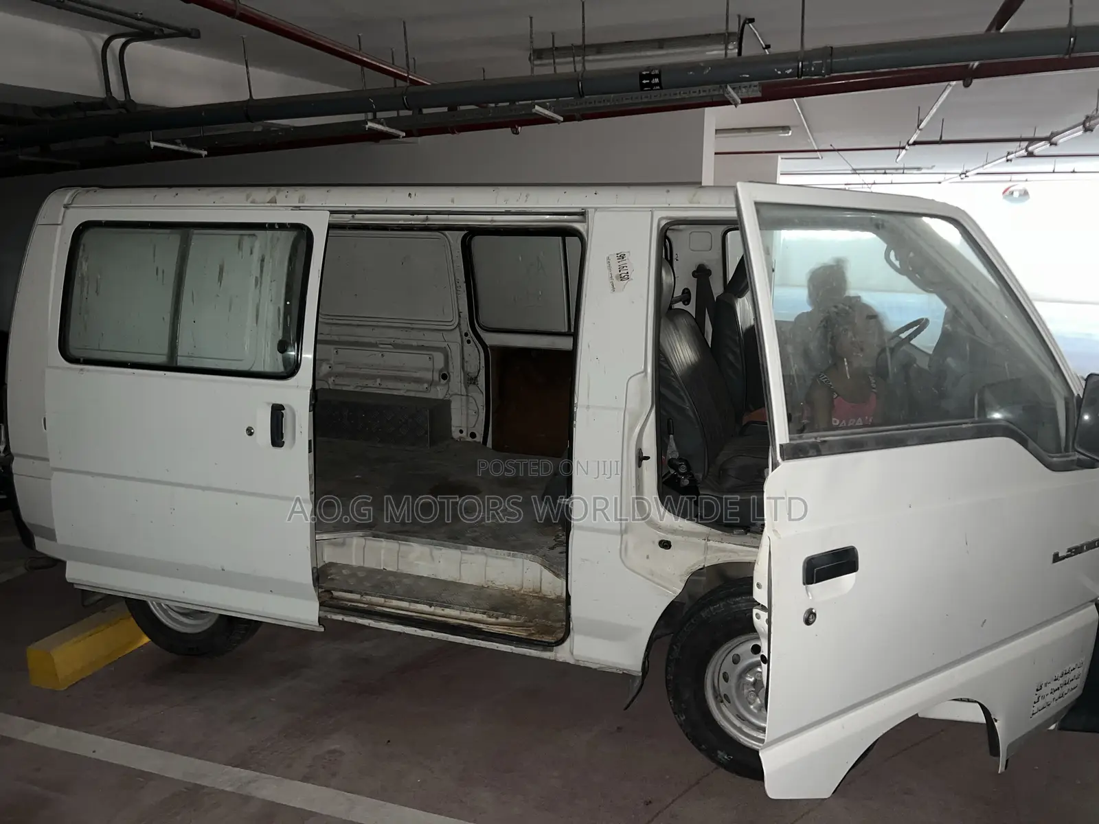 Mitsubishi L300 2006 White