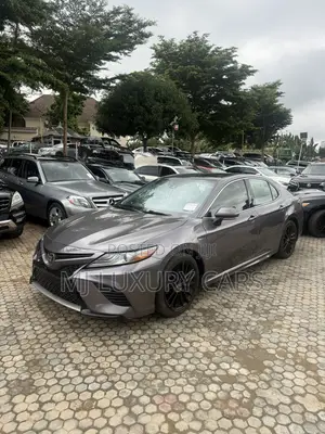 Toyota Camry XSE FWD (2.5L 4cyl 8AM) 2018 Gray