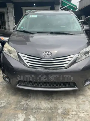 Toyota Sienna LE AWD 7-Passenger 2013 Gray