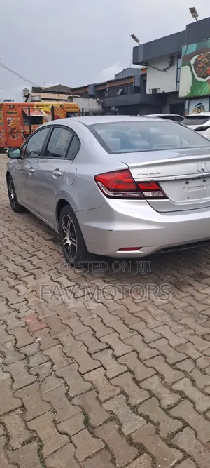 Honda Civic EX-L w/Navigation 4dr Sedan (1.8L 4cyl CVT) 2015 Silver