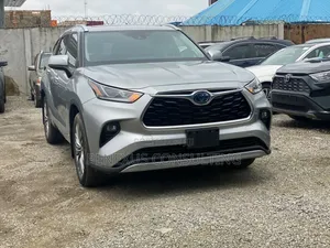 Toyota Highlander 2024 Silver