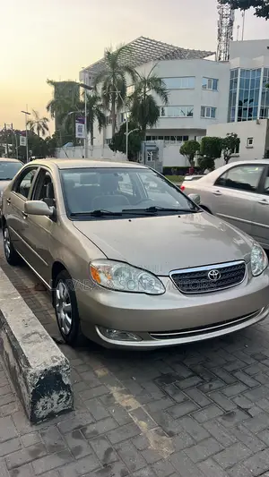 Toyota Corolla LE 2005 Gold