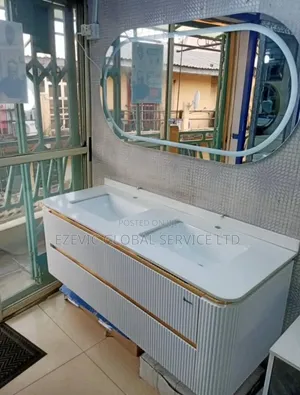 Complete Cabinet With Glass That Has Bluetooth With Different Light